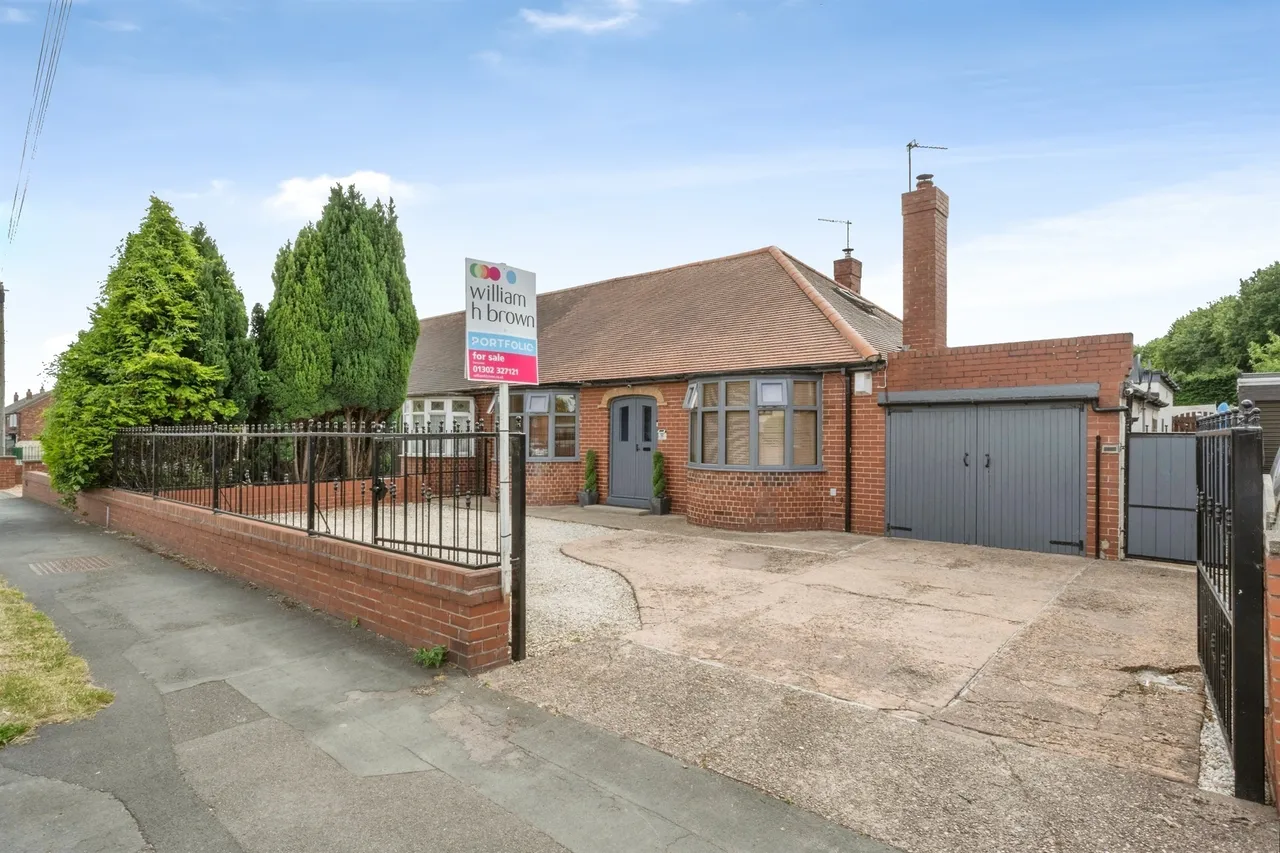 3 bed house for sale — Mill Lane, Warmsworth, Doncaster