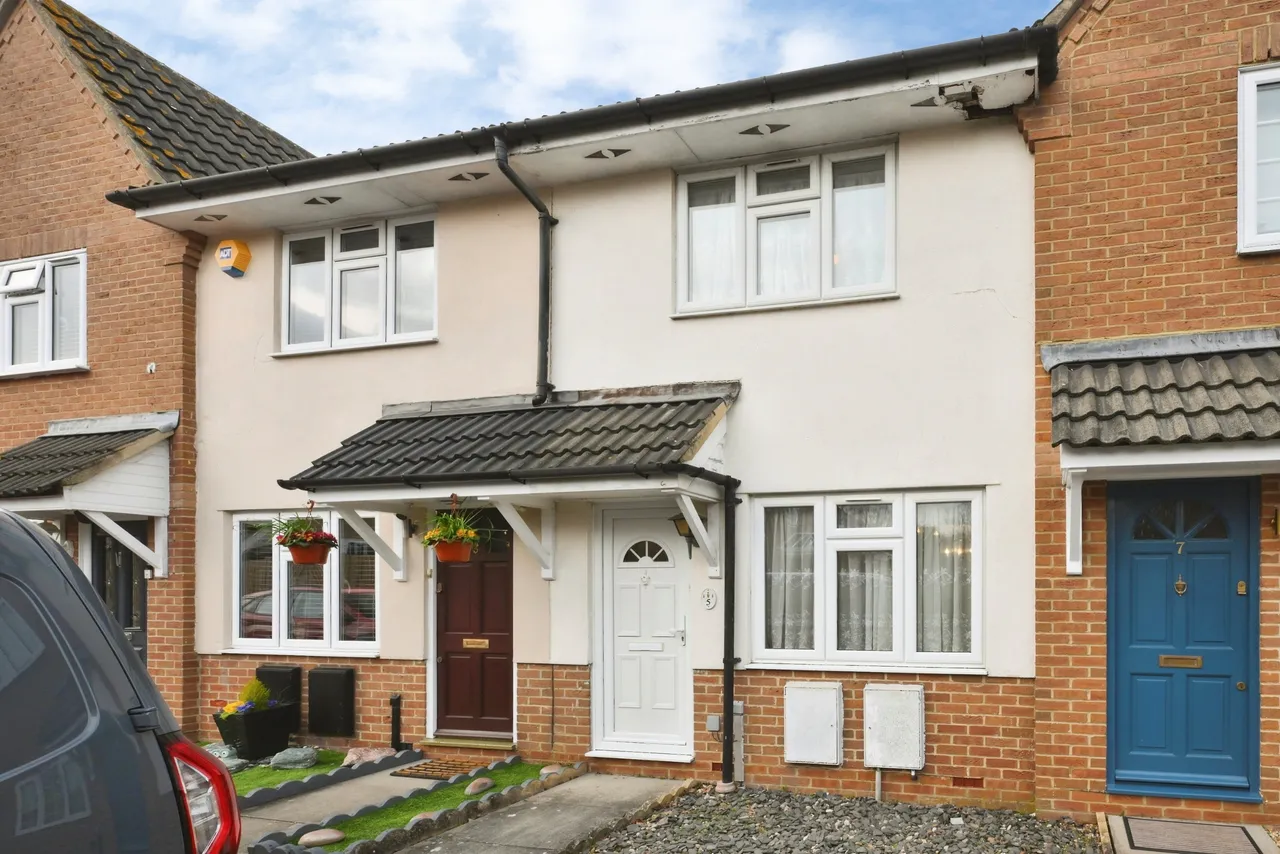 2 bed house for sale, Margherita Road, Waltham Abbey, EN9