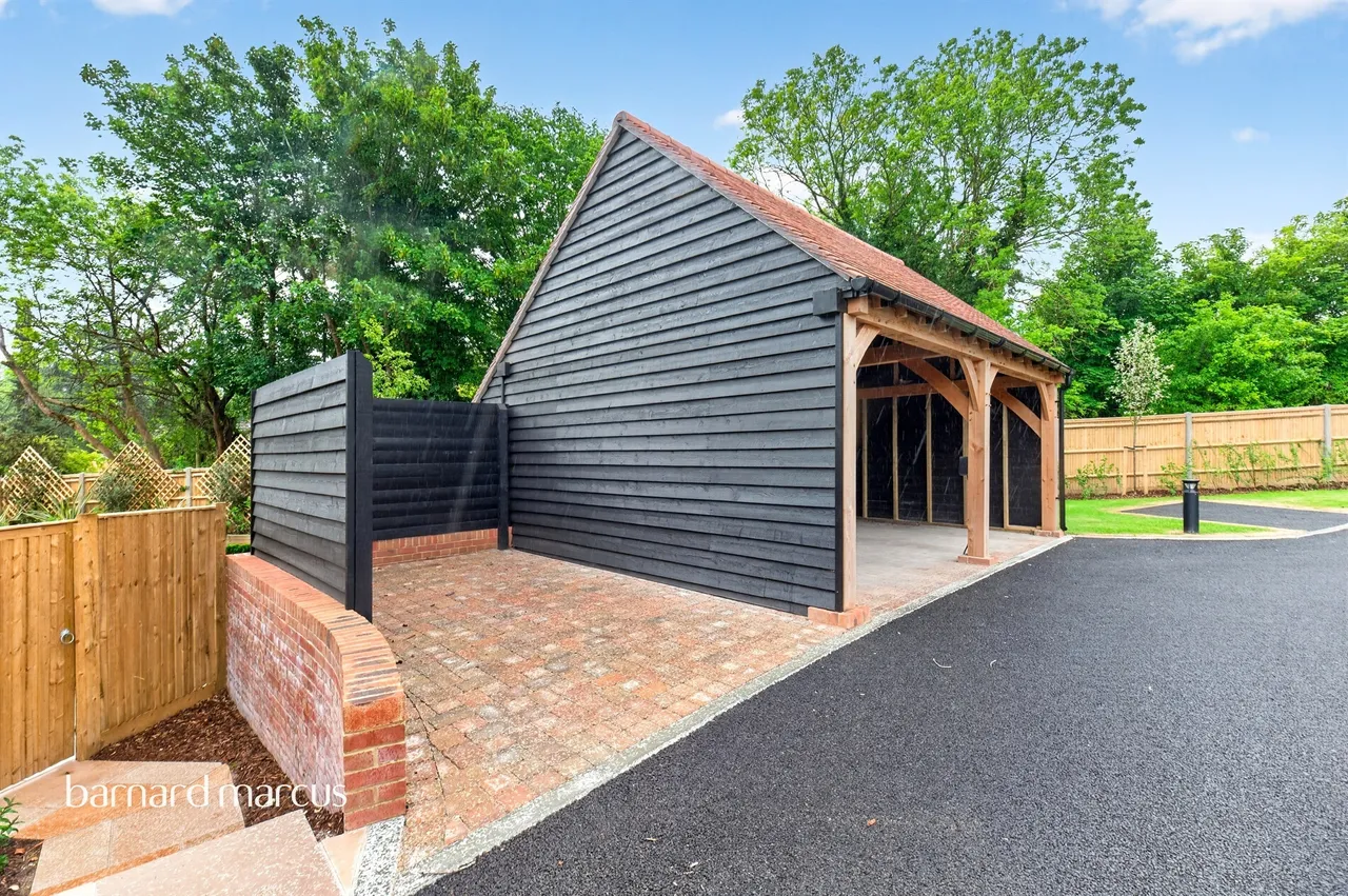 Huntersfield Farm, Fairlawn Road, Banstead, photo 4