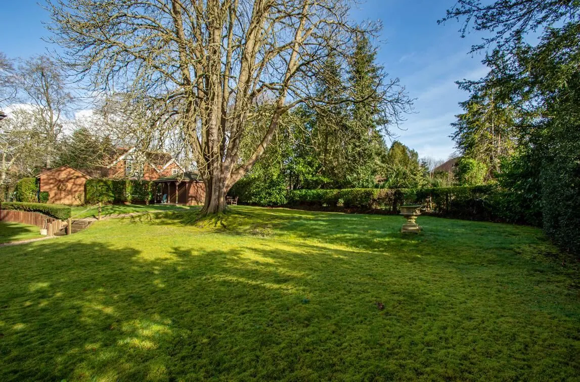 Court Gardens, Goring On Thames, RG8, photo 11