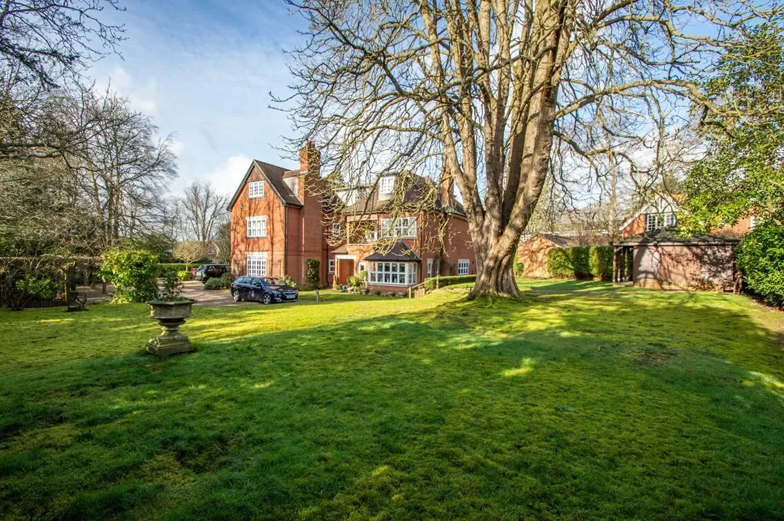 Court Gardens, Goring On Thames, RG8, photo 12