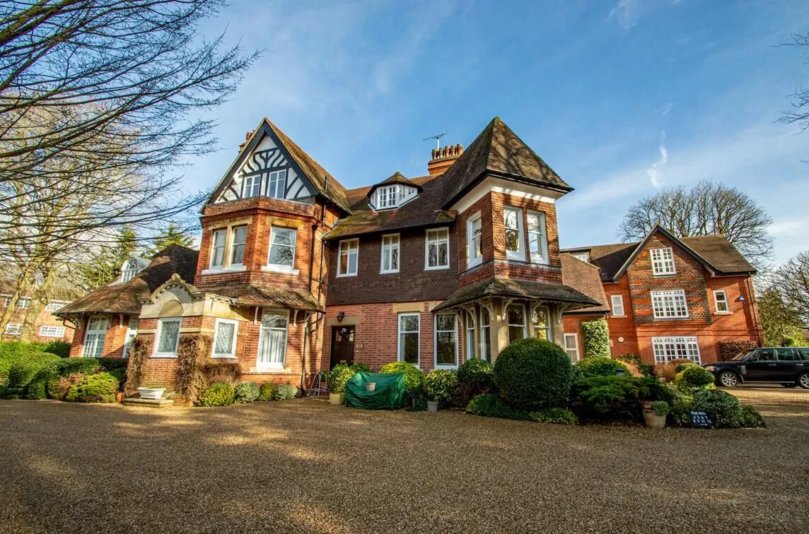 Court Gardens, Goring On Thames, RG8, photo 2