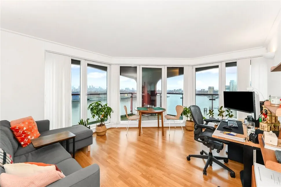 2 bed flat for sale, Hutchings Street, London, E14