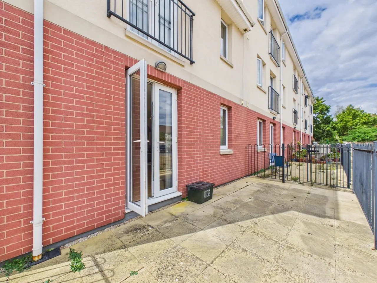 Frome Court, Thornbury, BS35, photo 12