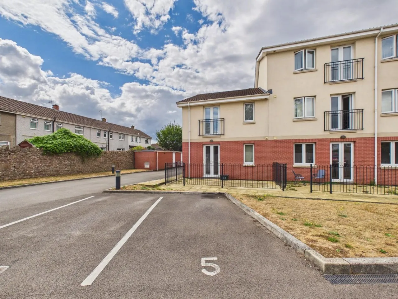 1 bed flat for sale, Frome Court, Thornbury, BS35