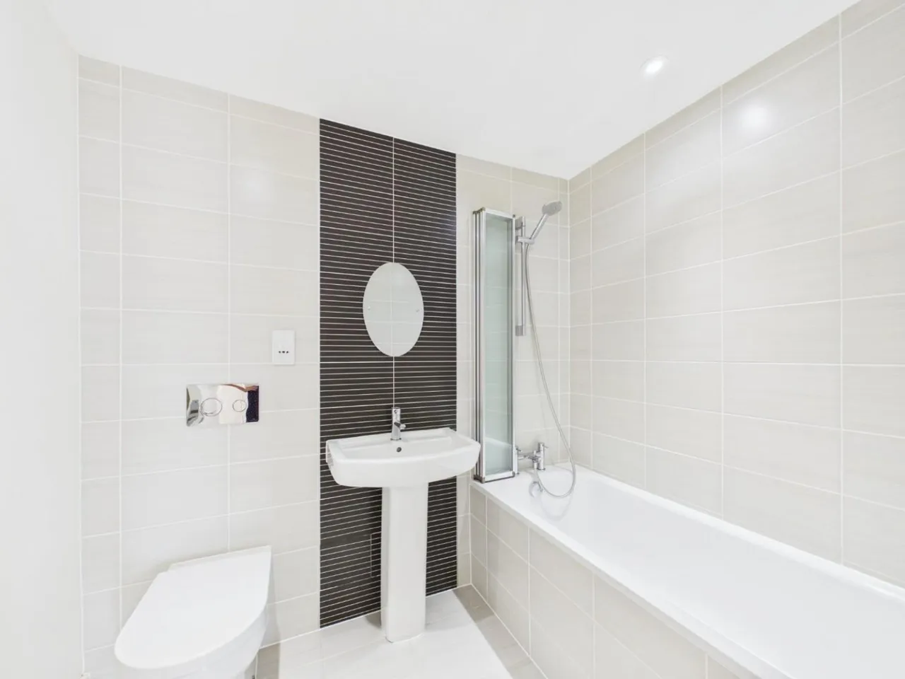 Frome Court, Thornbury, BS35, photo 3