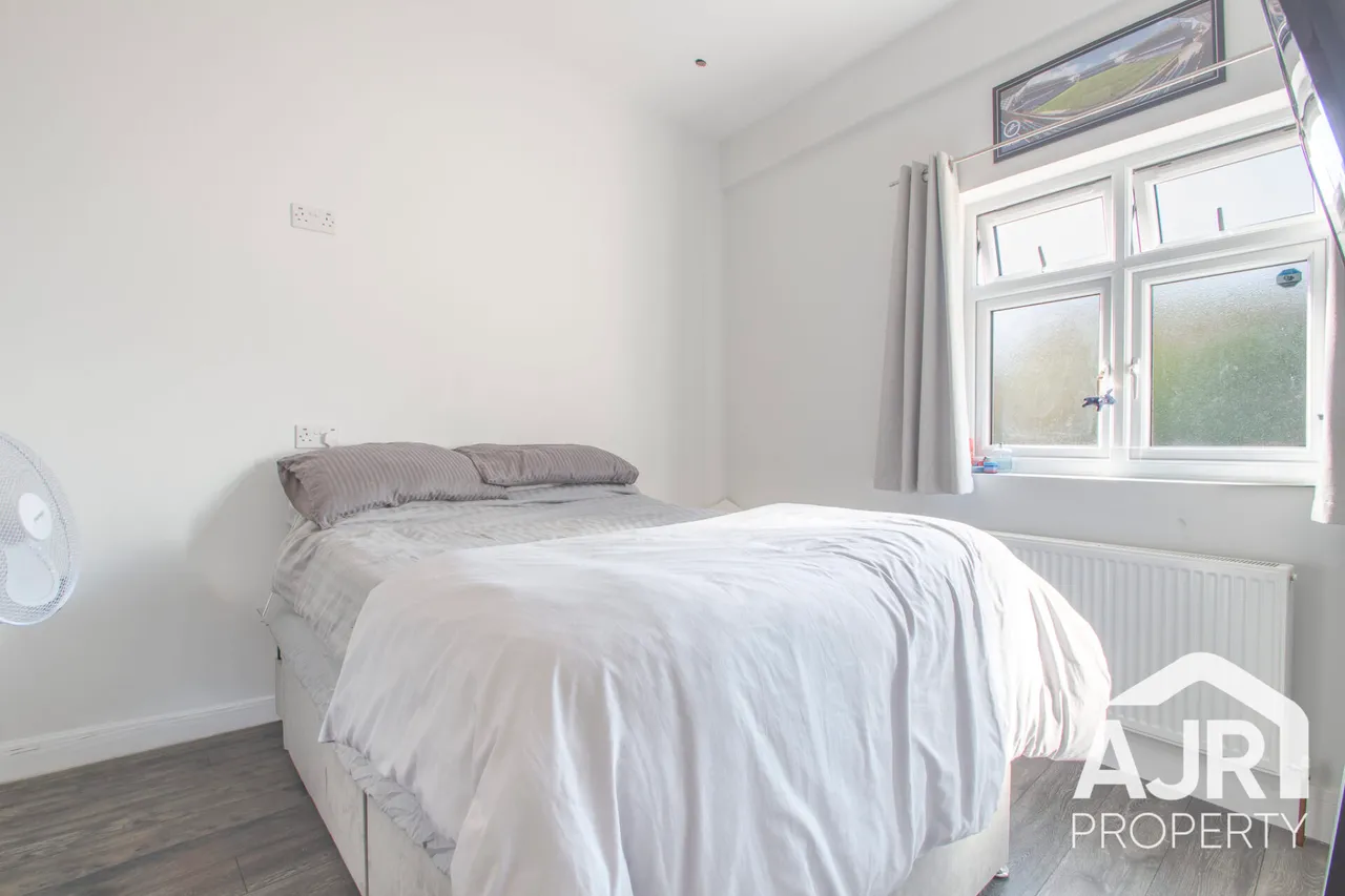 Lingfield Crescent, London, SE9, photo 5