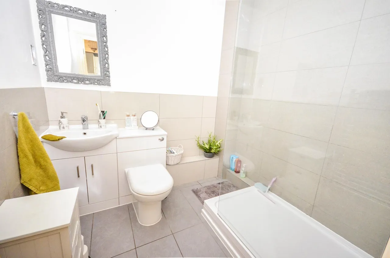 Holden Close, BRAINTREE, photo 6