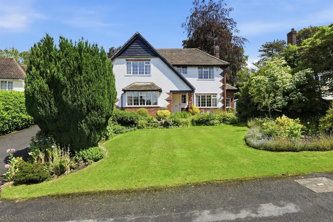 3 bed house for sale — Badger Road, Prestbury