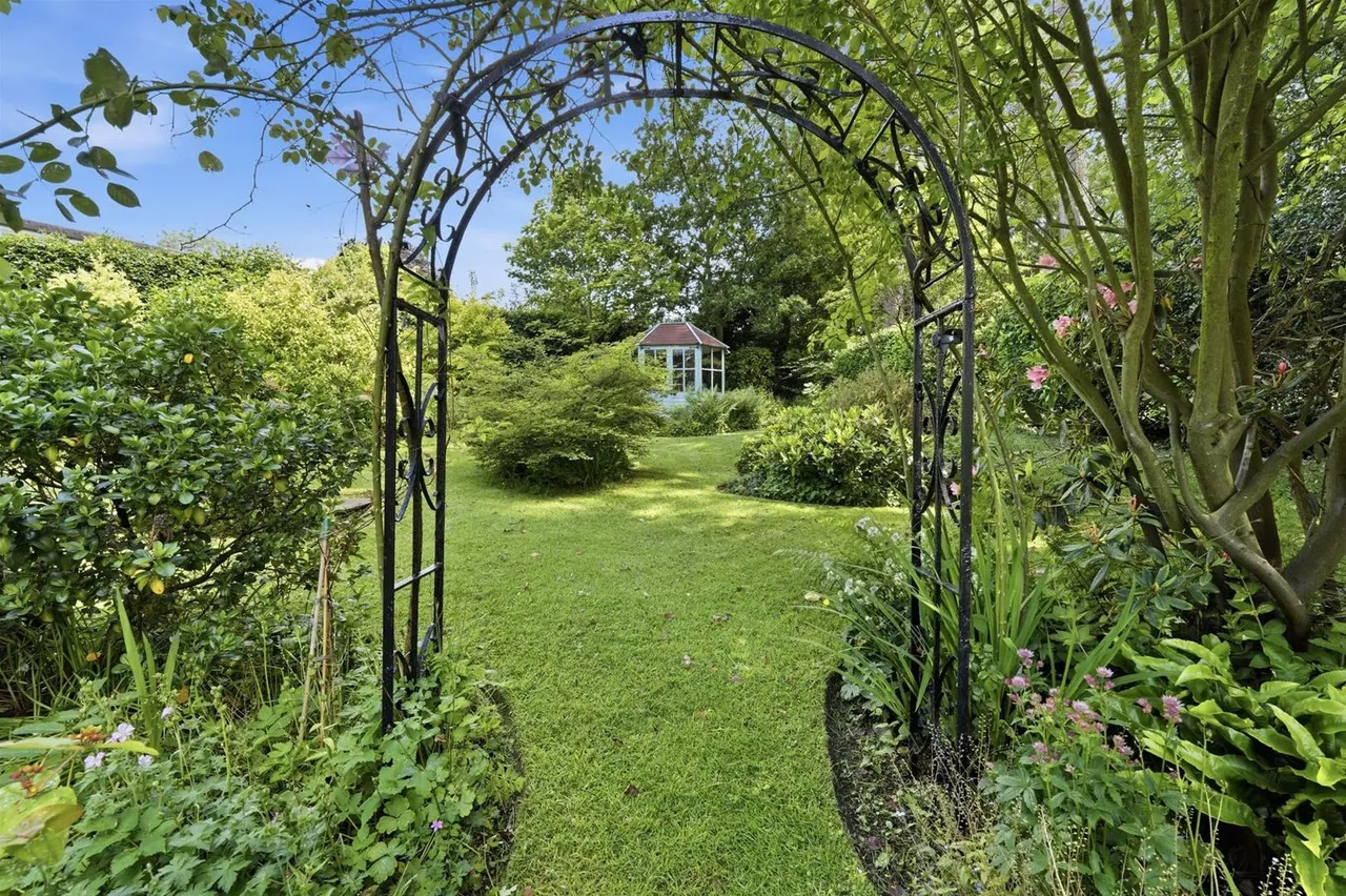 Badger Road, Prestbury, photo 24