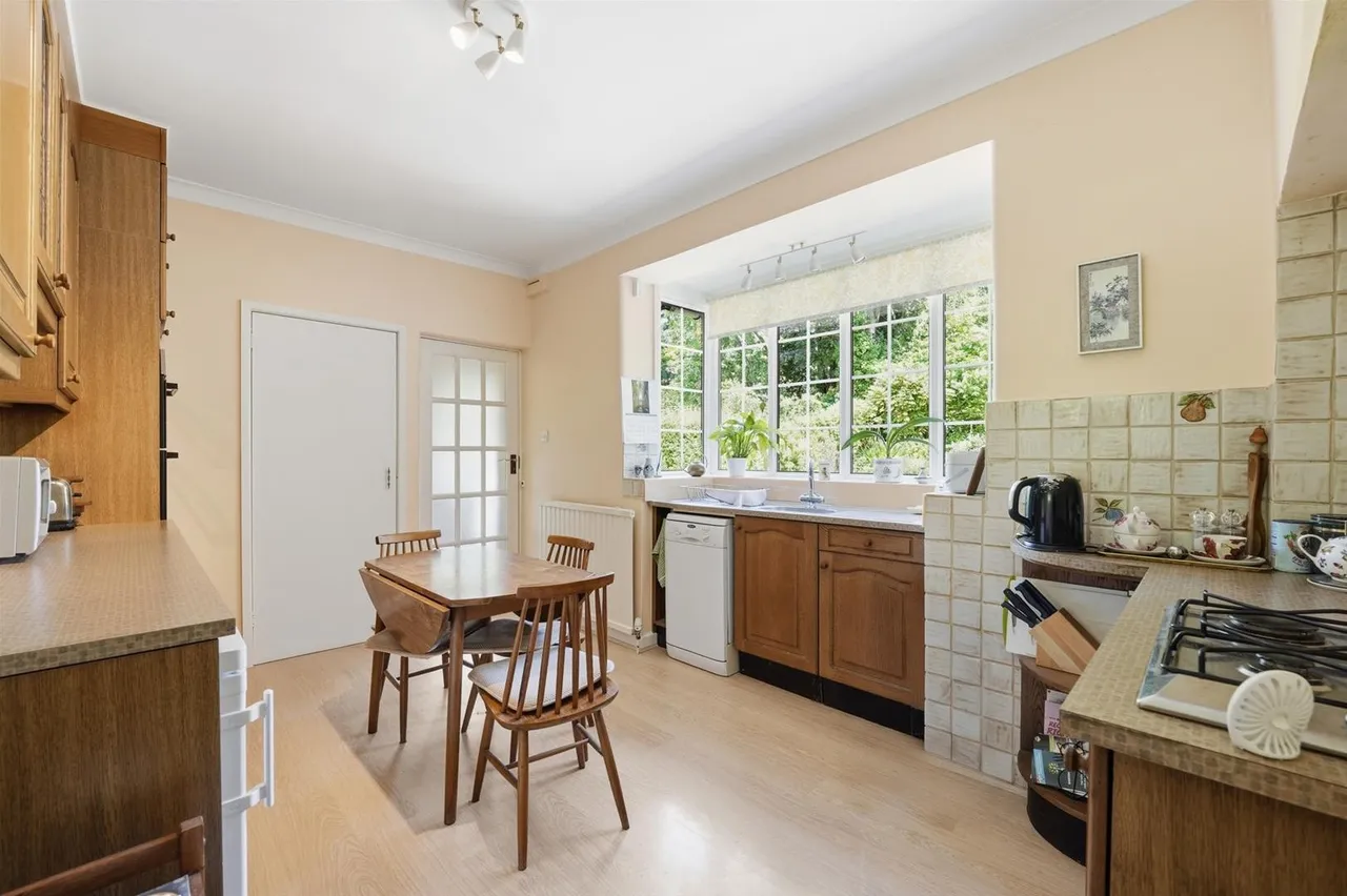 Badger Road, Prestbury, photo 9
