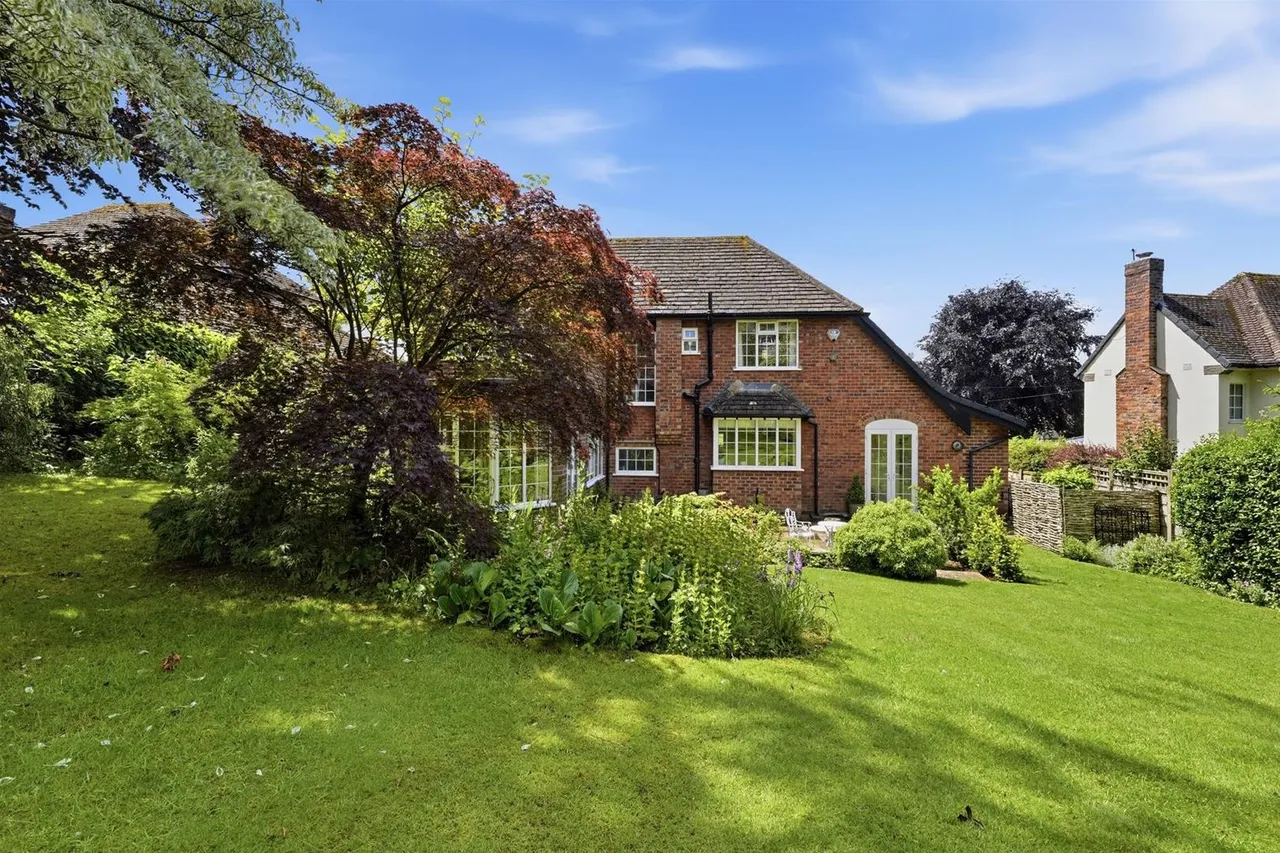 Badger Road, Prestbury, photo 21