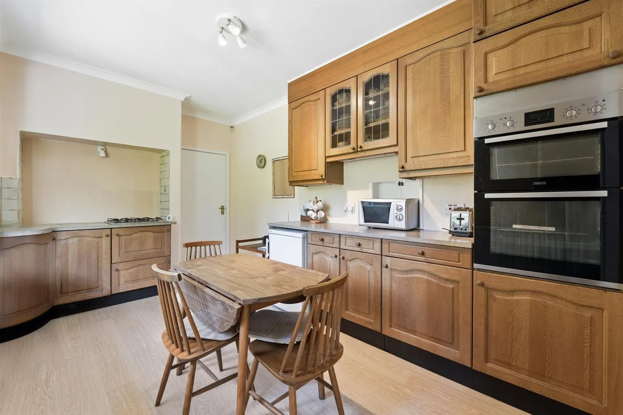 Badger Road, Prestbury, photo 8