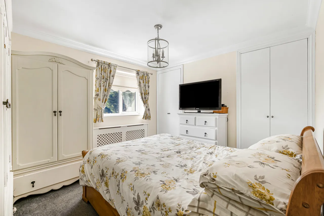 Walden Cottages, Normandy, GU3, photo 8