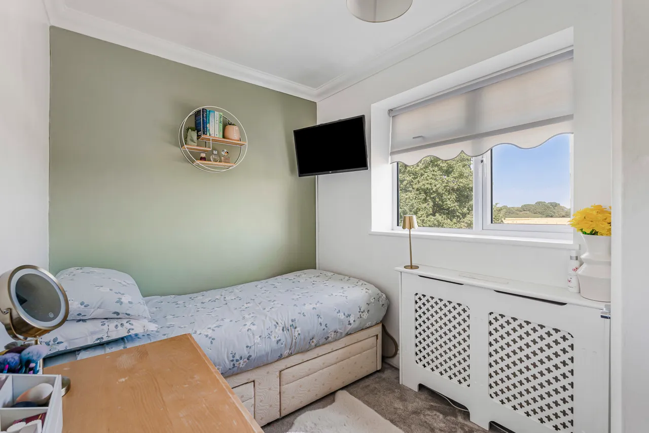 Walden Cottages, Normandy, GU3, photo 9