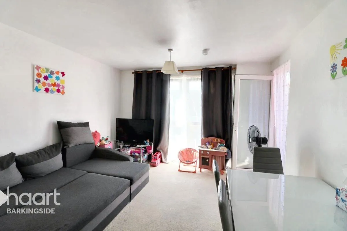 Monarch Way, Newbury Park, IG2, photo 4