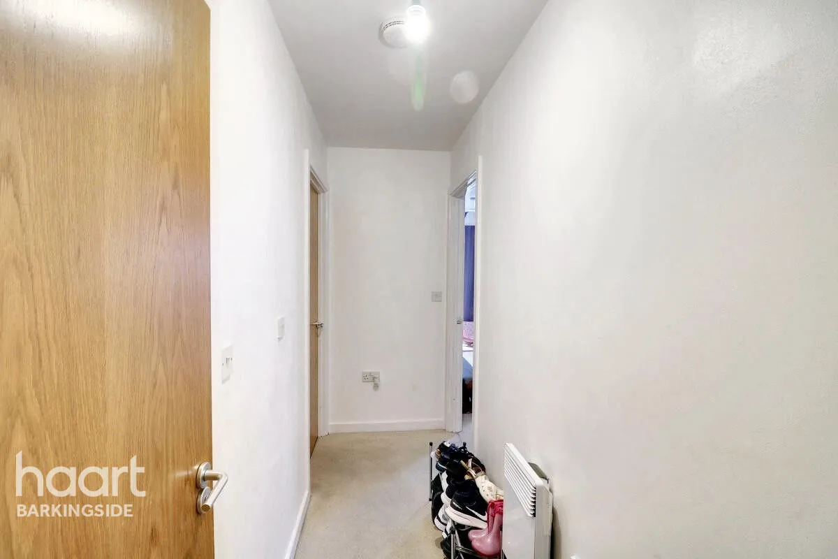 Monarch Way, Newbury Park, IG2, photo 10