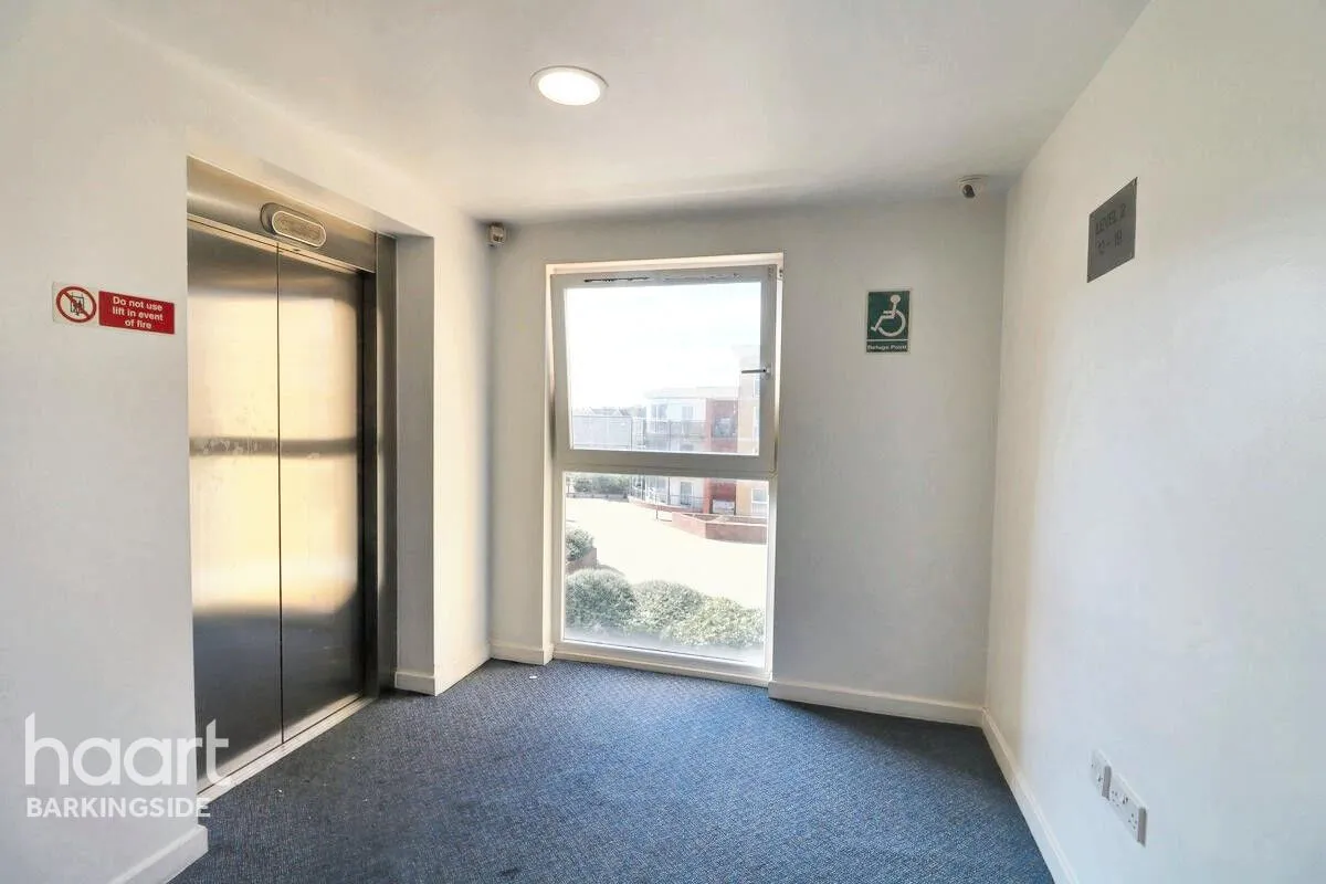 Monarch Way, Newbury Park, IG2, photo 12