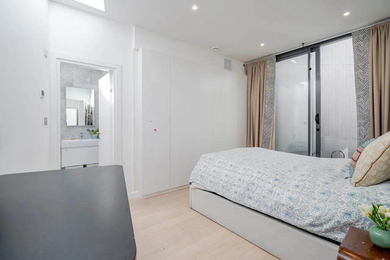 Broughton Road, Fulham, SW6, photo 11