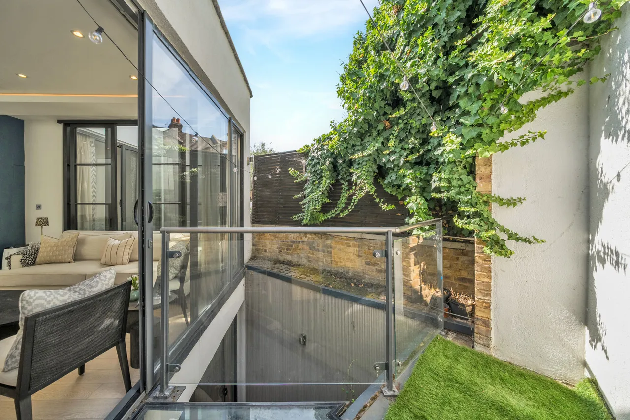 Broughton Road, Fulham, SW6, photo 18