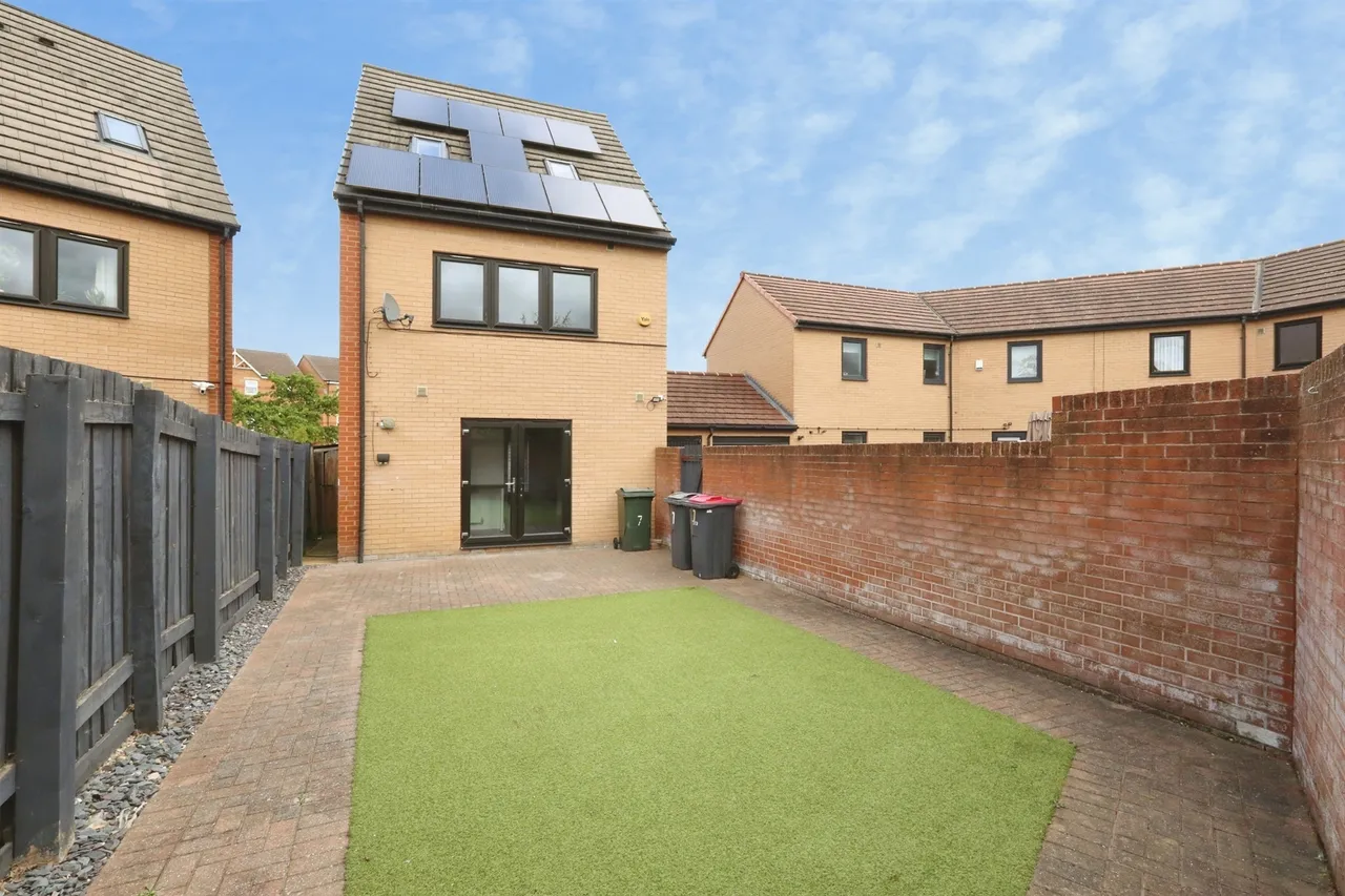 Haydock Chase, Dinnington, S25, photo 17