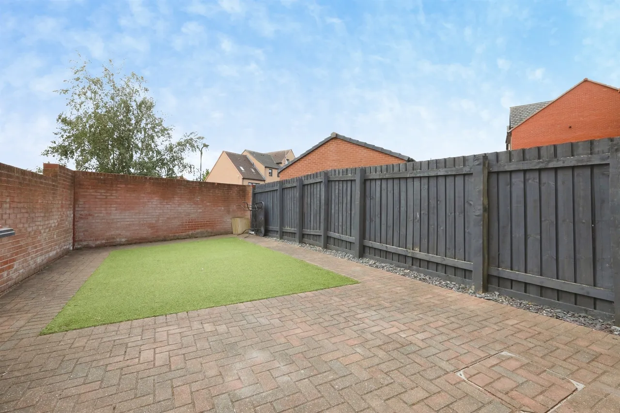 Haydock Chase, Dinnington, S25, photo 15