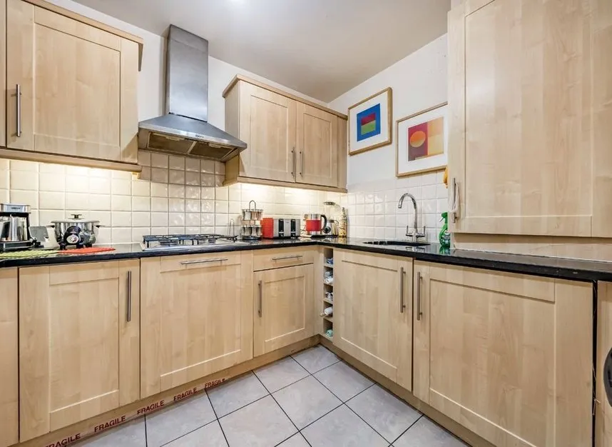 Royal Drive, New Southgate, N11, photo 3