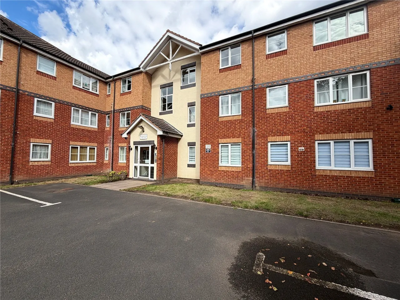 2 bed flat for sale, Warwick Road, Sutton Coldfield, B73