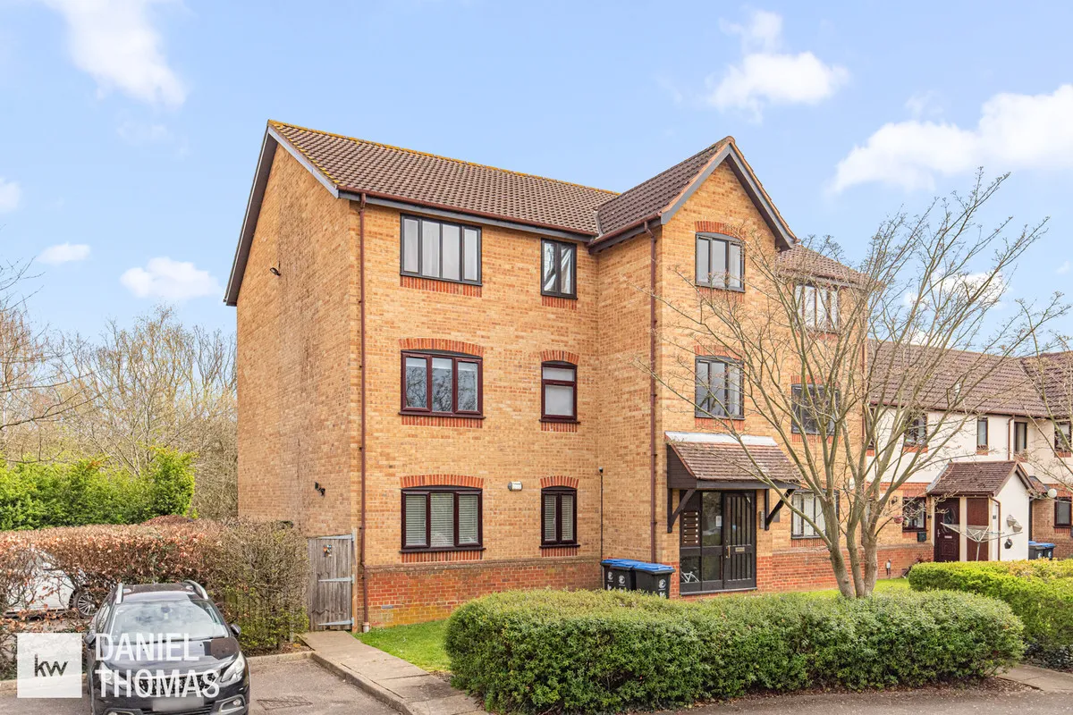 2 bed flat for sale, Kingsdale Court, Waltham Abbey, EN9