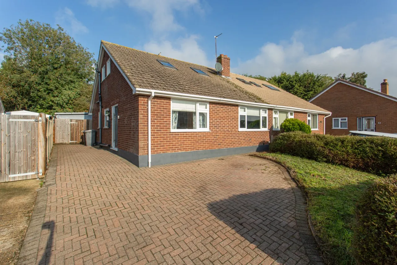 3 bed house for sale, Cedar Road, Sturry, CT2