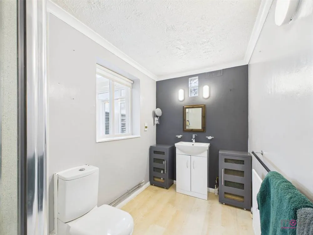 Russell Street, Cheltenham, GL51 9HW, photo 9