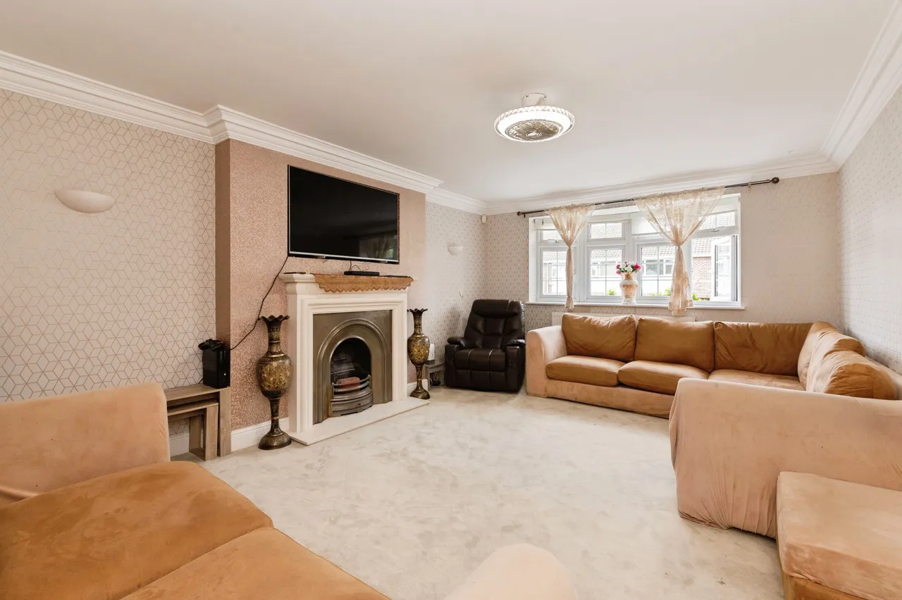 Down Hall Road, Rayleigh, SS6, photo 13