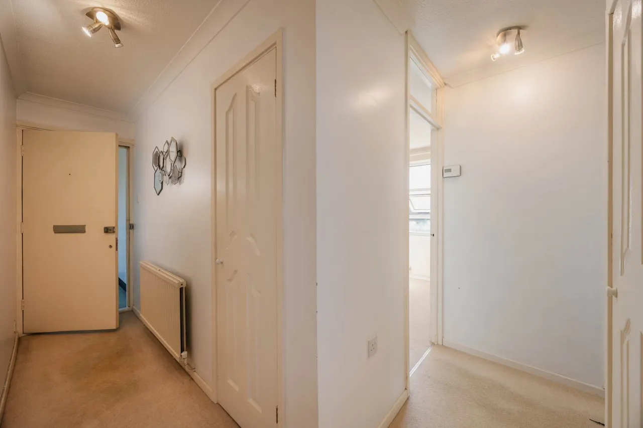 Hazelwood, Benfleet, SS7 4NW, photo 8