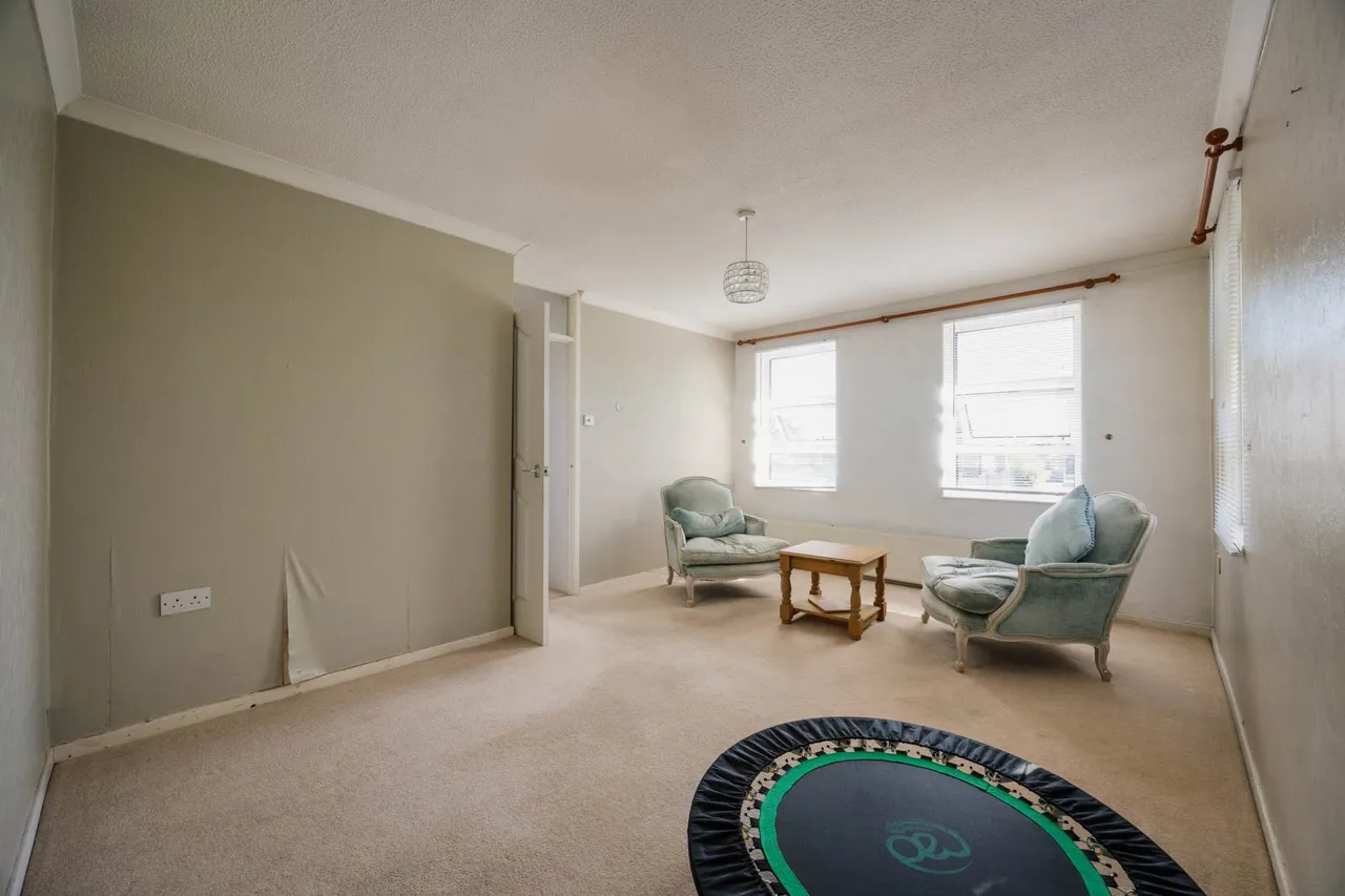 Hazelwood, Benfleet, SS7 4NW, photo 3