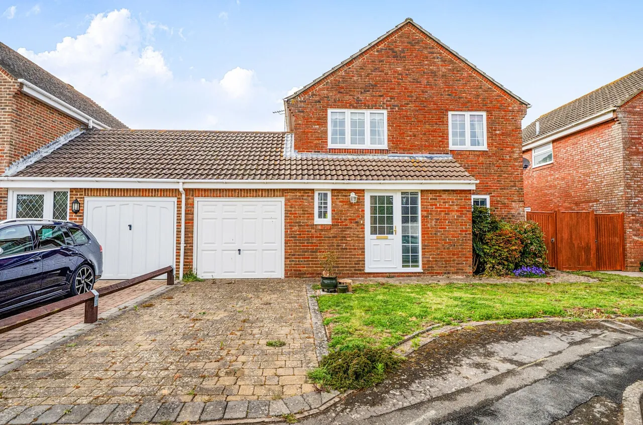 4 bed property for sale, Faresmead, Aldwick Felds, PO21