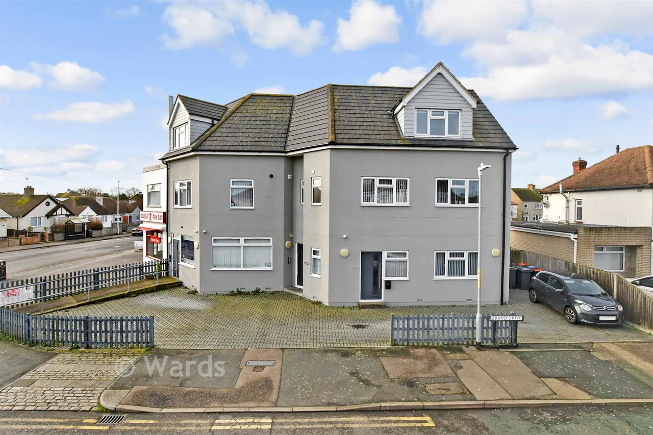 2 bed flat for sale, Sea Street, Herne Bay, CT6