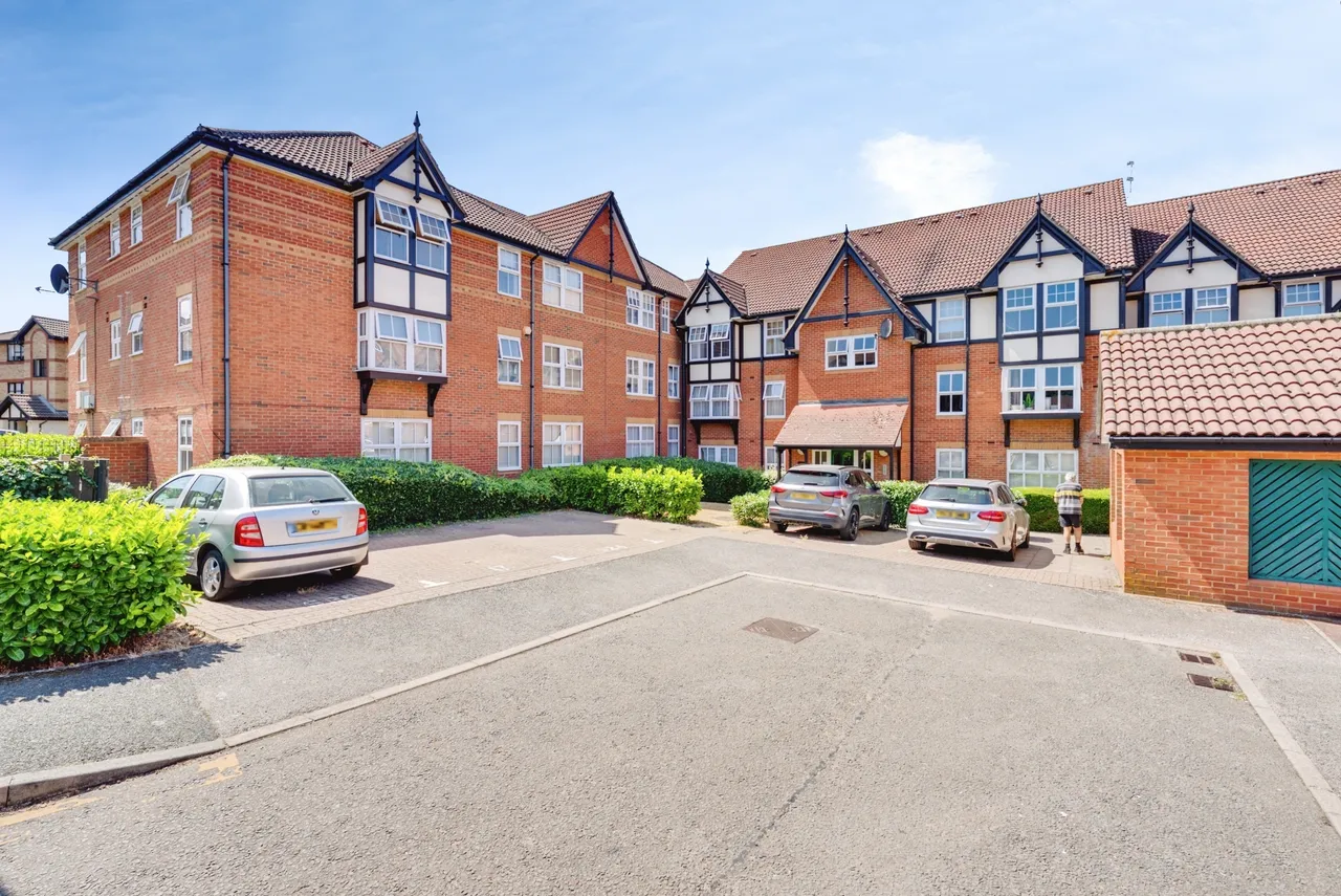 1 bed flat for sale — Grange Crescent, Dartford