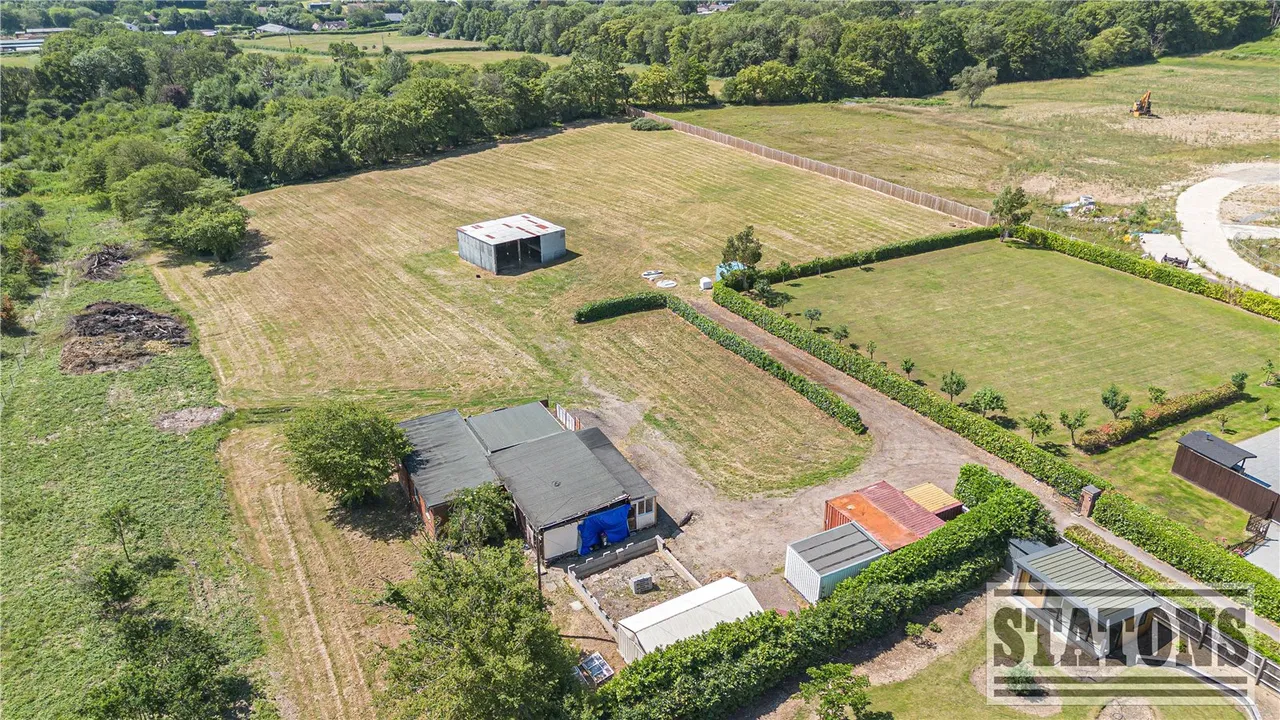 White Stubbs Lane, Broxbourne, Hertfordshire, EN10 7QA, photo 2
