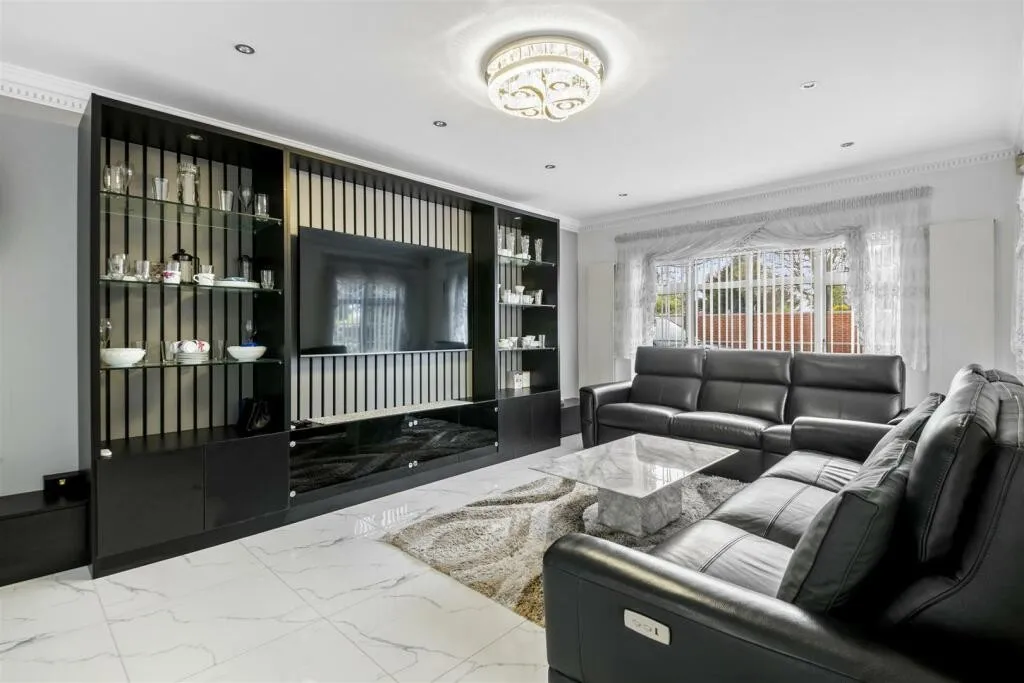 Park Road, North Uxbridge, UB8, photo 5