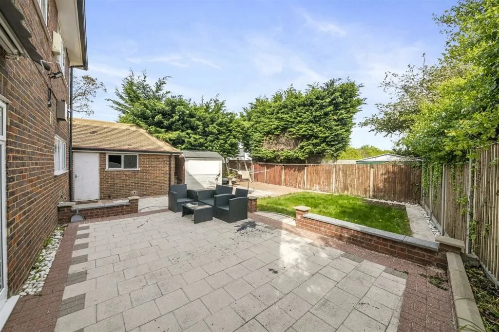 Park Road, North Uxbridge, UB8, photo 10
