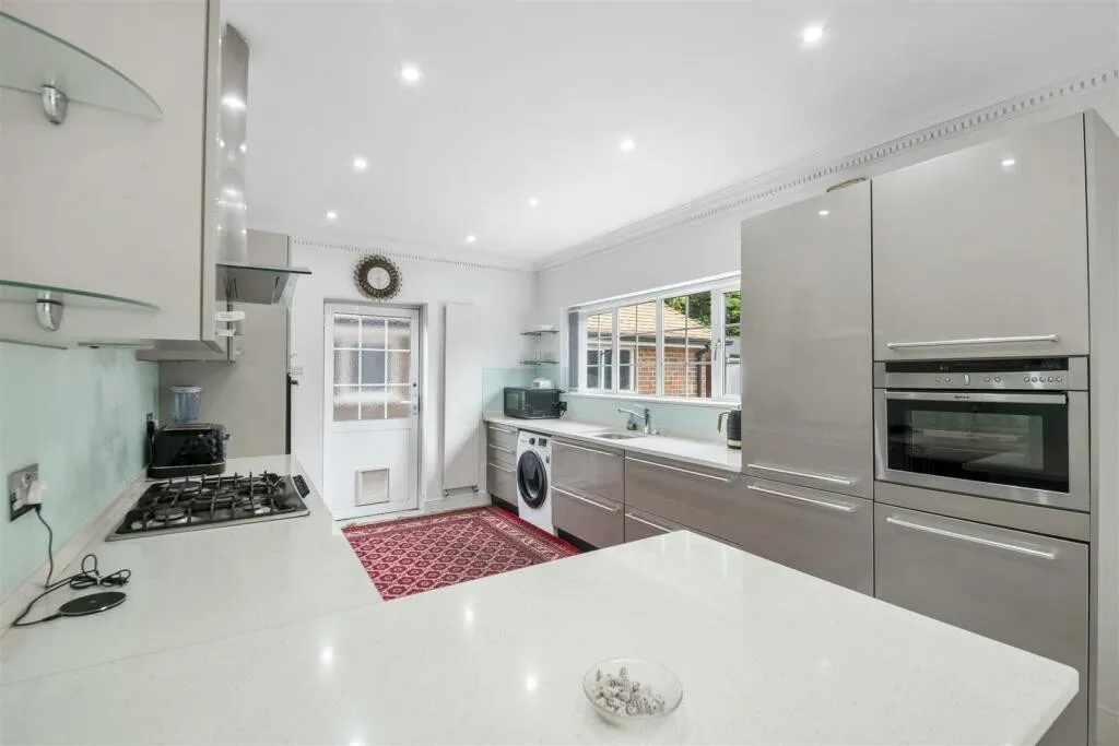 Park Road, North Uxbridge, UB8, photo 6