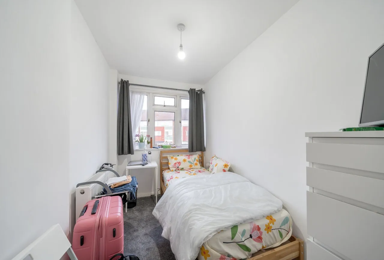 Brookfields Avenue, Mitcham, CR4 4BT, photo 13