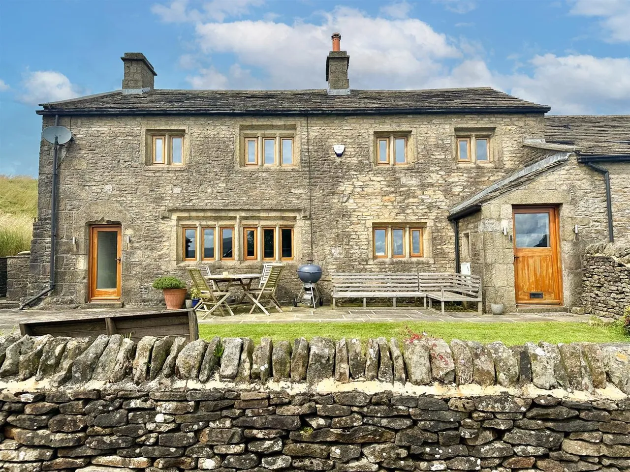 4 bed house for sale — Cowling Hill, Cowling, BD22 0LL
