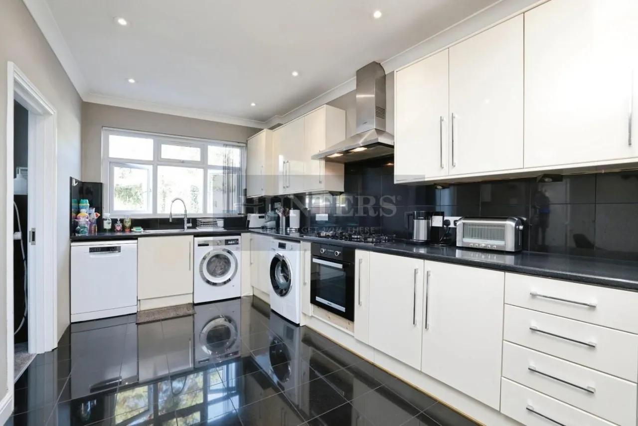 Melbury Avenue, Southall, UB2, photo 2