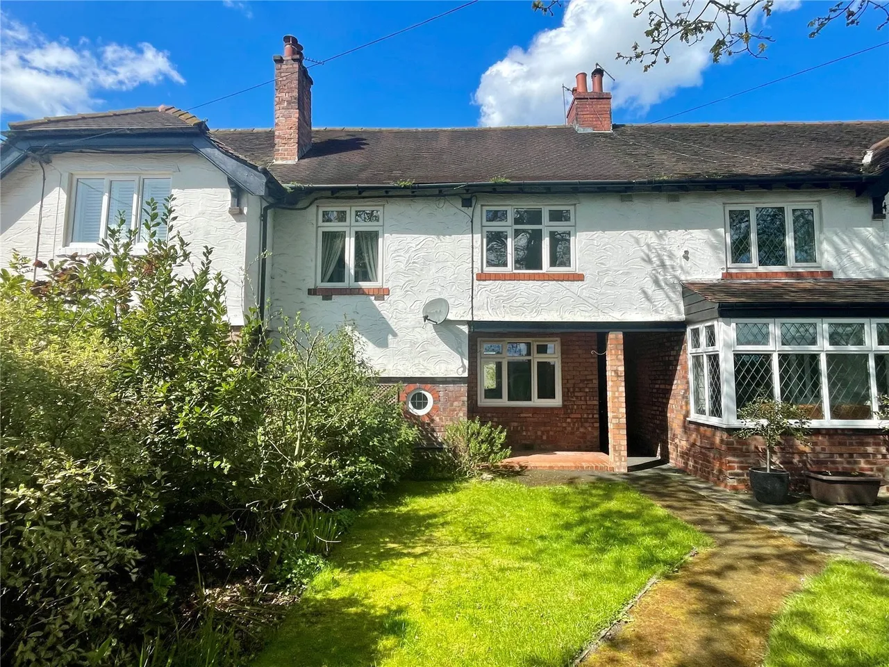 3 bed house for sale — Alderley Road, Chelford, Cheshire, SK11
