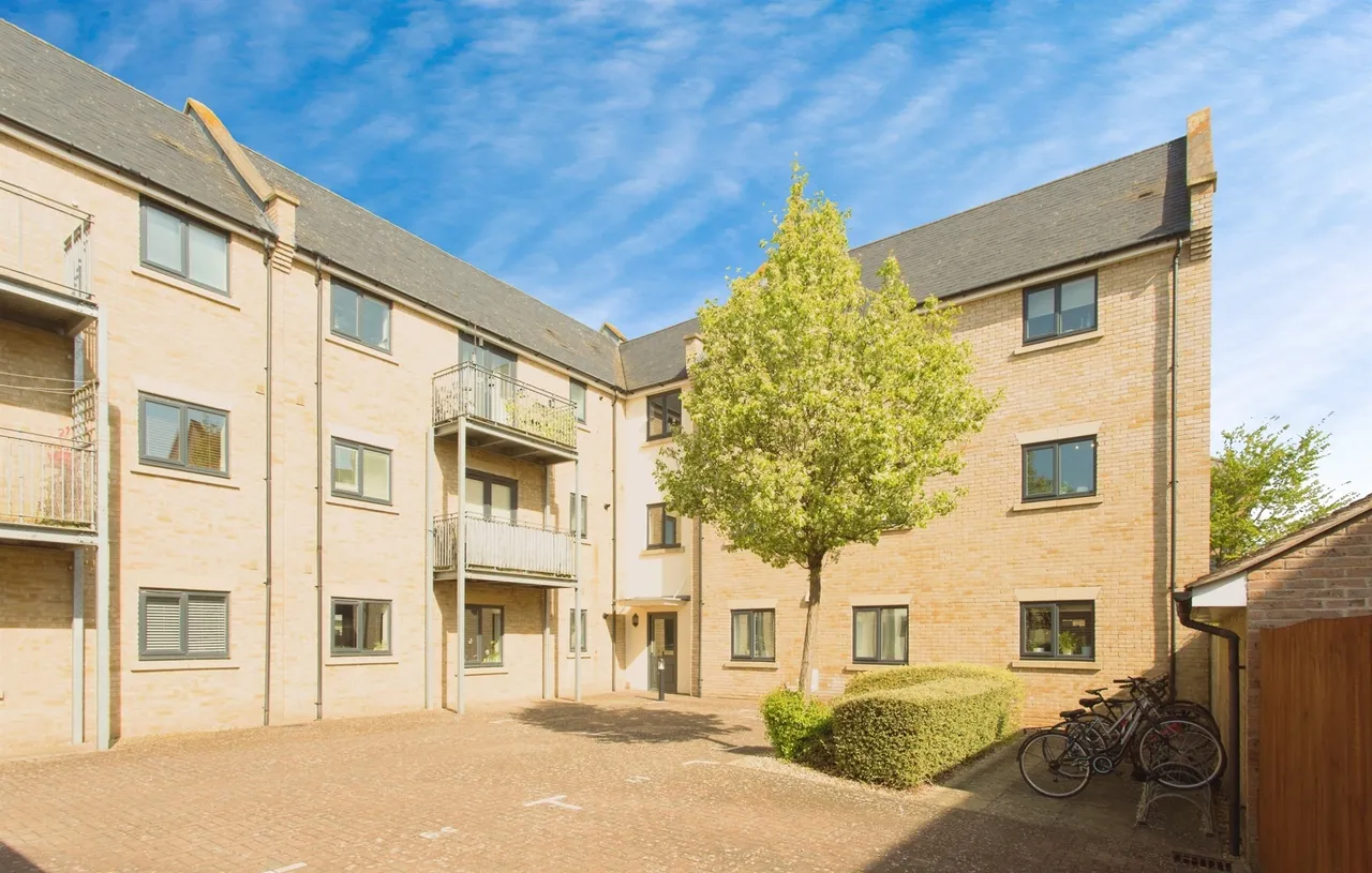 2 bed flat for sale, Chariot Way, Cambridge, CB4