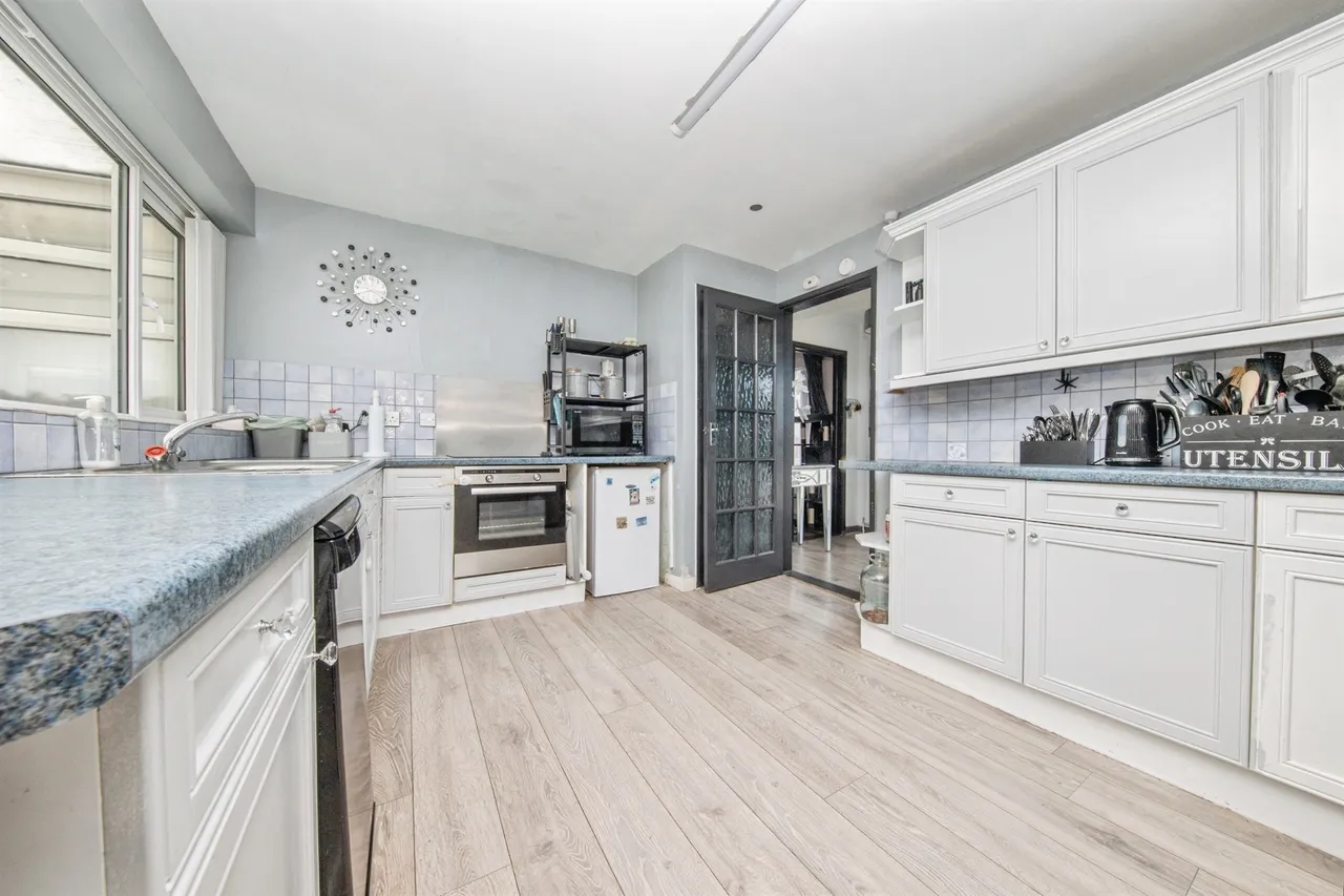 Aragon Close, CLACTON-ON-SEA, photo 4