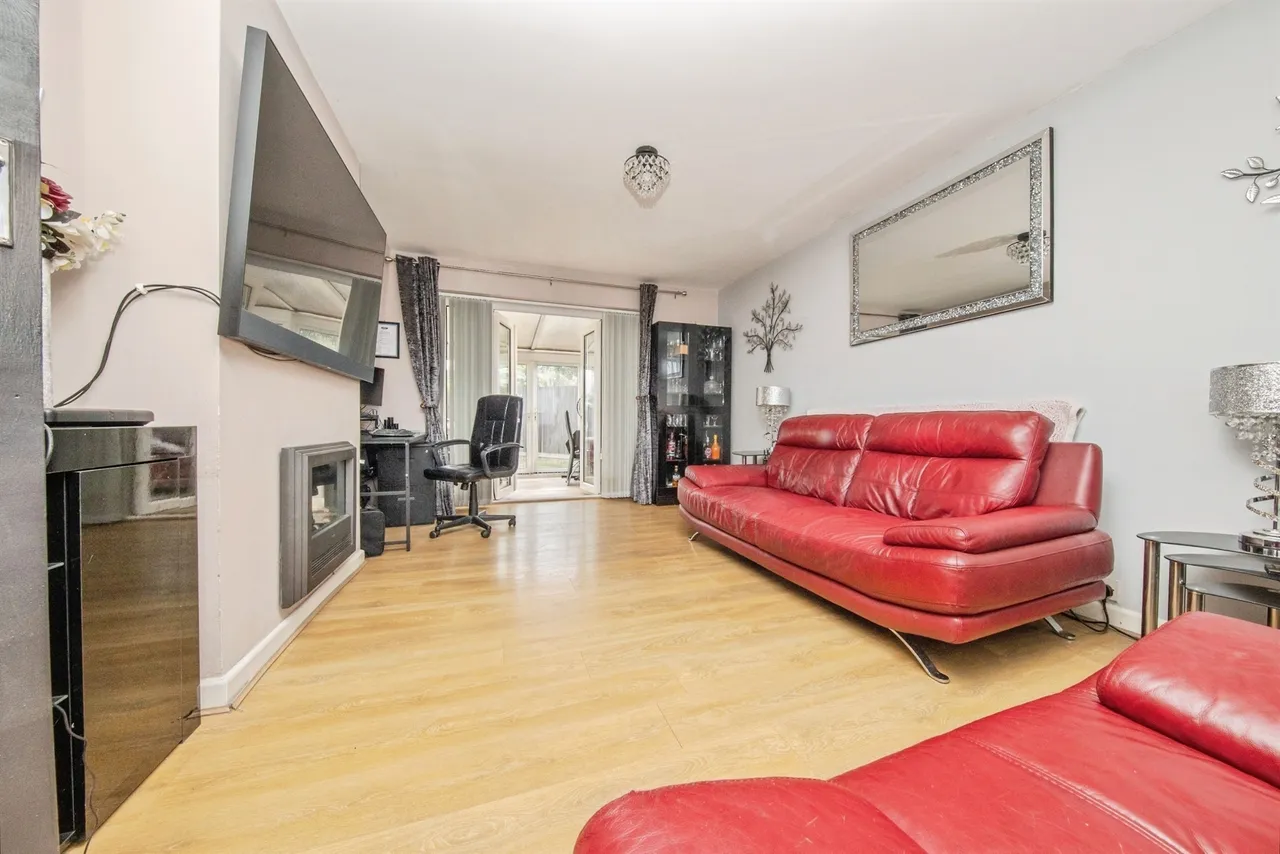Aragon Close, CLACTON-ON-SEA, photo 2