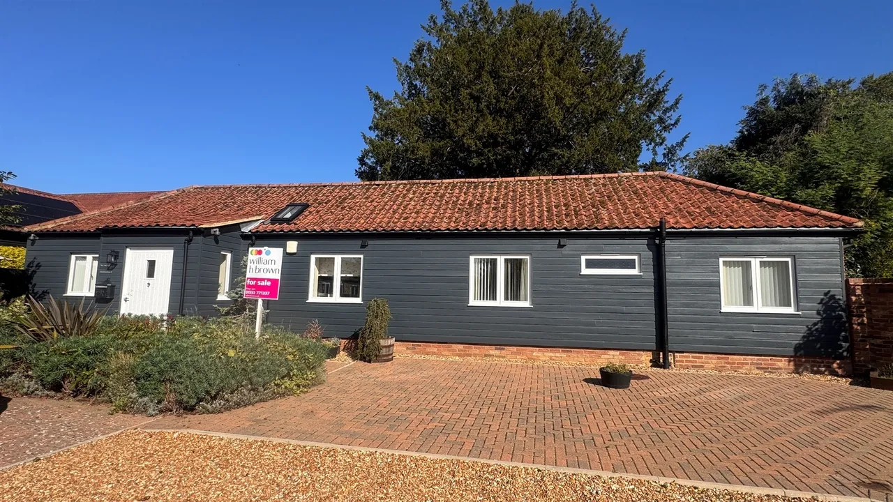 2 bed barn conversion for sale, Hall Farm Road, Gayton, PE32