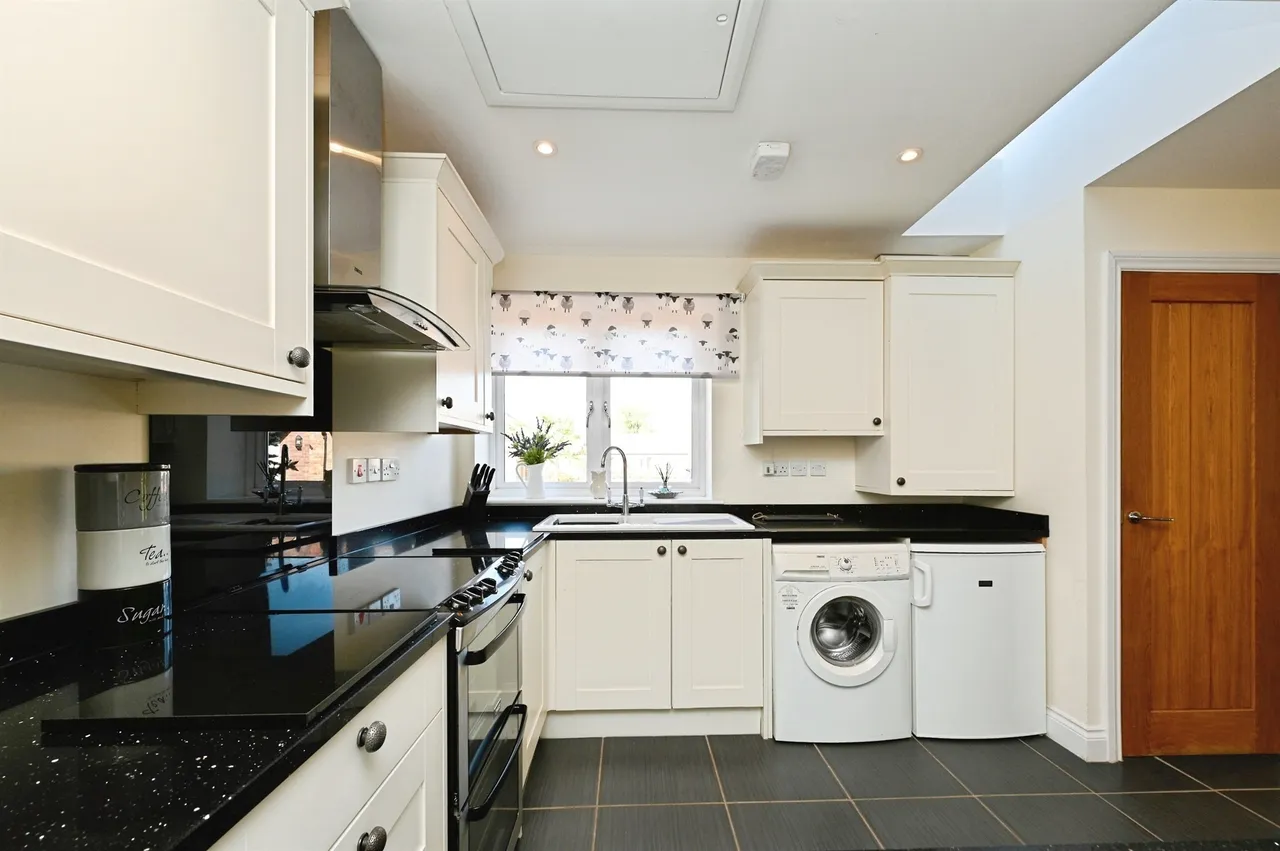 Hall Farm Road, Gayton, PE32, photo 6
